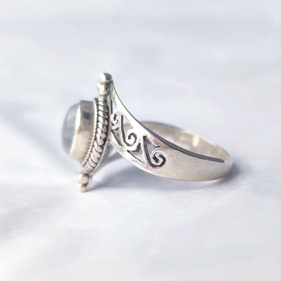 Moonstone & sterling silver ring with open scrollwork band - Picture 7 of 9